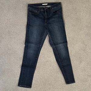Gently Worn! Levi’s Slimming Skinny Jeans- Size 31